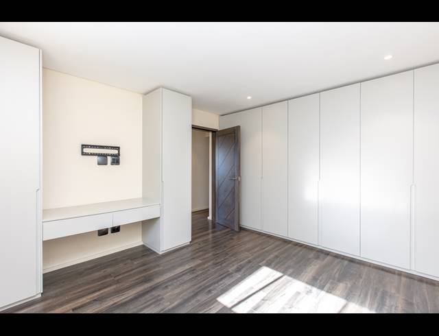 3 BEDROOM APARTMENT RENTED IN MOUILLE POINT